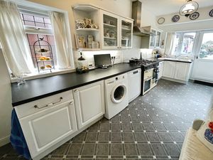 Kitchen- click for photo gallery